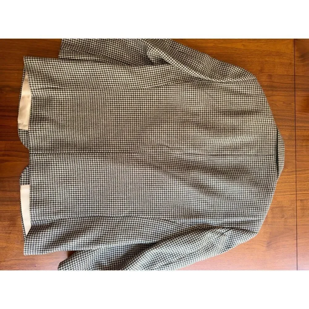 Oscar de la Renta chest 22